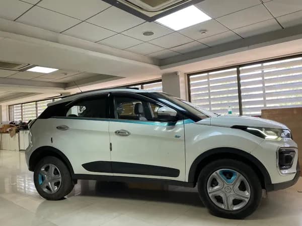 Tata Nexon EV XM prime thumbnail photo 4